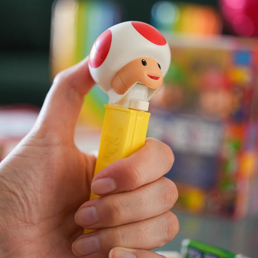 "PEZ: l'emblématique bonbon et son distributeur en forme de personnage"